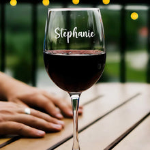 Laai beeld in Galery-kyker, Personalised Wine Glasses Laser Engraving Custom Mr. and Mrs. Wine Glasses Gifts for Wife Couples Anniversary Christmas Wedding