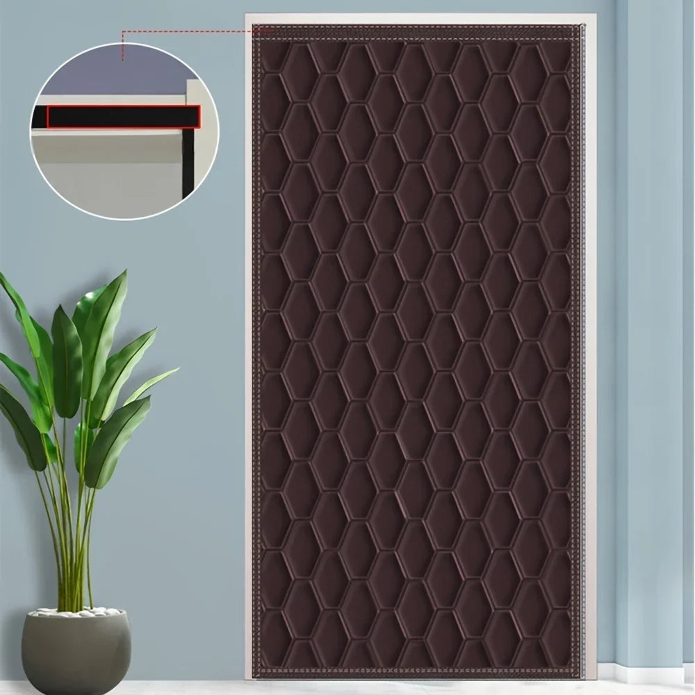Winter Home Door Curtains Are Soundproof and Cold Resistant, Providing Privacy, Warmth and Environmental Protection for Families